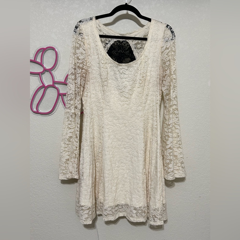 Hot topic dress cream colored with black skull on back